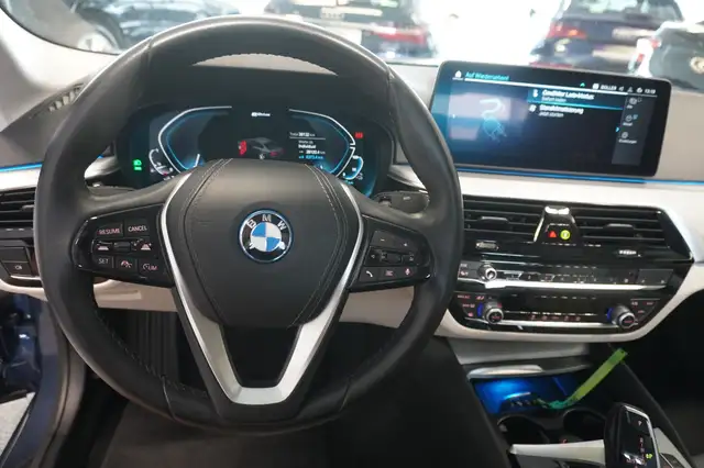 BMW 5 Series view 11