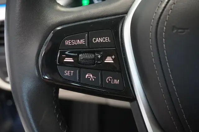 BMW 5 Series view 12