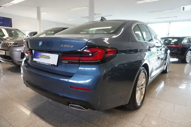 BMW 5 Series view 5