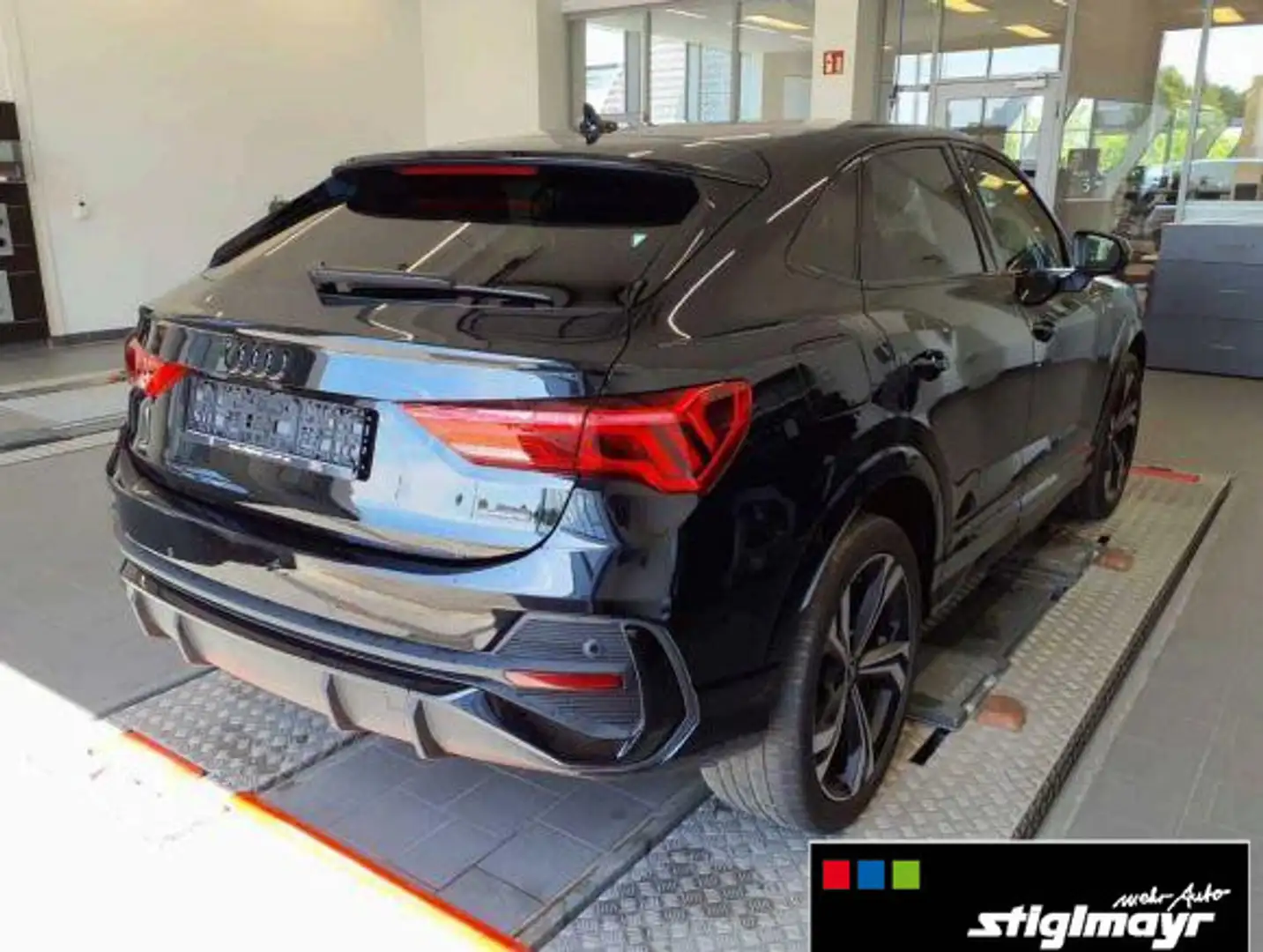 Audi Q3 Sportback S-line 45 TFSI quattro S-tronic ACC+LED+ Zwart - 2