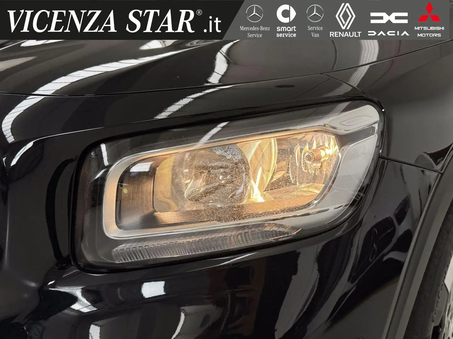 Mercedes-Benz GLB 180 d SPORT Fekete - 2