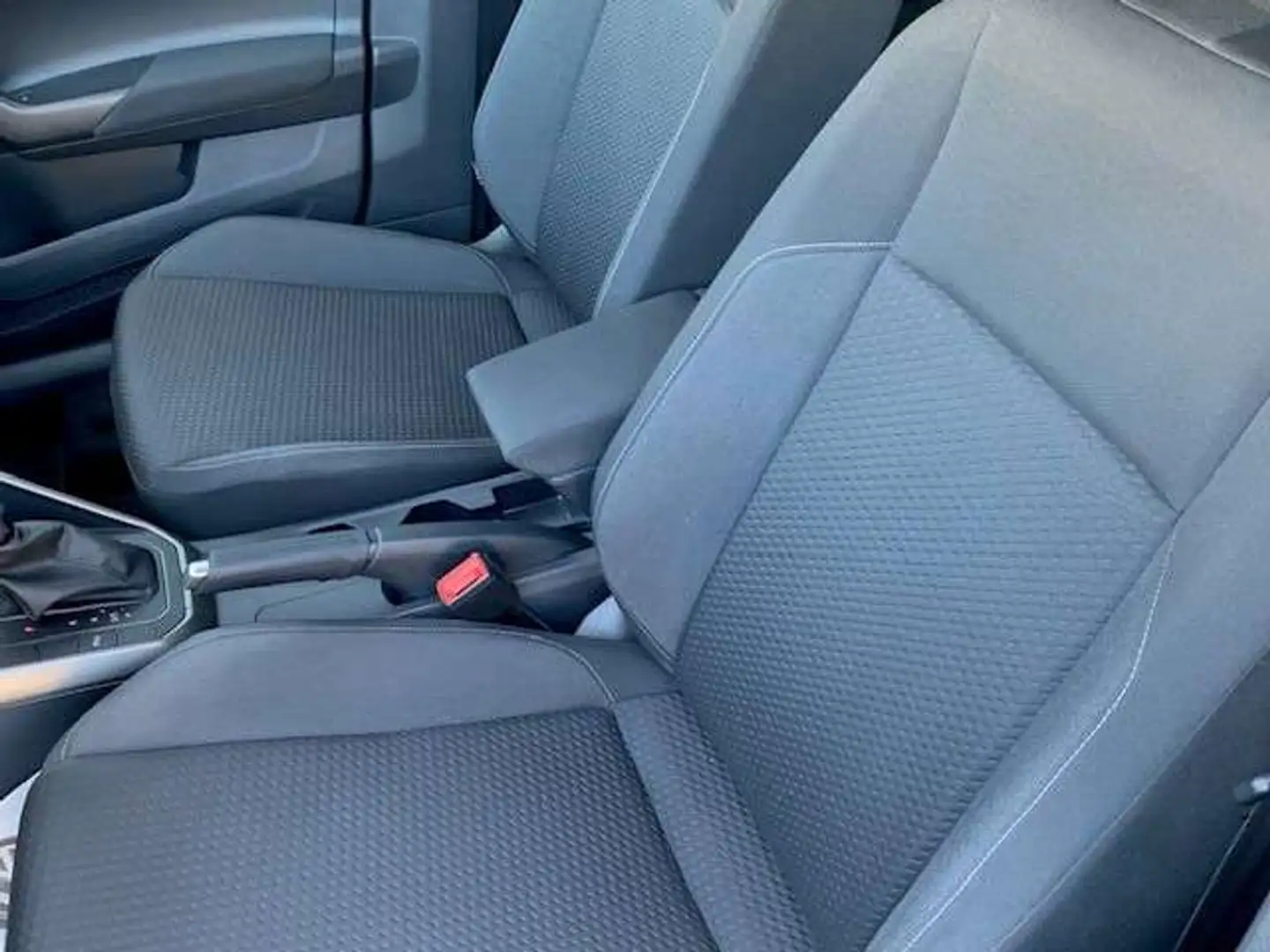 Volkswagen Polo COMFORTLINE 1.0TSI 110CV DSG7 Gris - 2