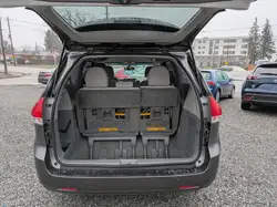 Toyota Sienna снимка Toyota Sienna