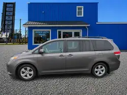 Toyota Sienna снимка Toyota Sienna