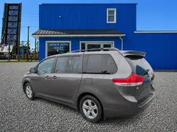 Toyota Sienna снимка Toyota Sienna