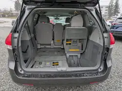 Toyota Sienna снимка Toyota Sienna