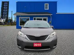 Toyota Sienna снимка Toyota Sienna