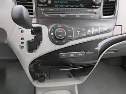 Toyota Sienna снимка Toyota Sienna