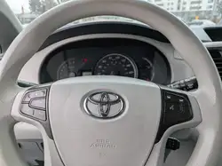 Toyota Sienna снимка Toyota Sienna