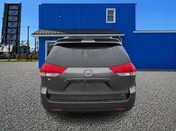Toyota Sienna снимка Toyota Sienna