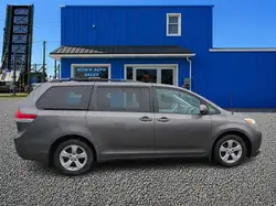Toyota Sienna снимка Toyota Sienna