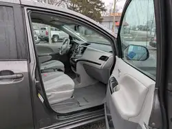 Toyota Sienna снимка Toyota Sienna