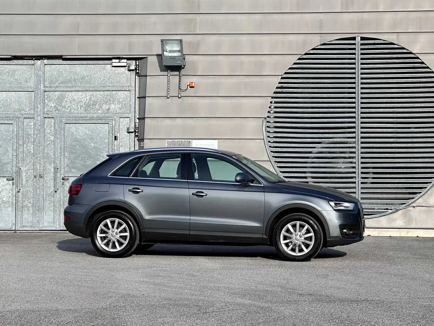 Audi Q3 2.0 TDI / Diesel / Klima / Euro 5 Grau - 1