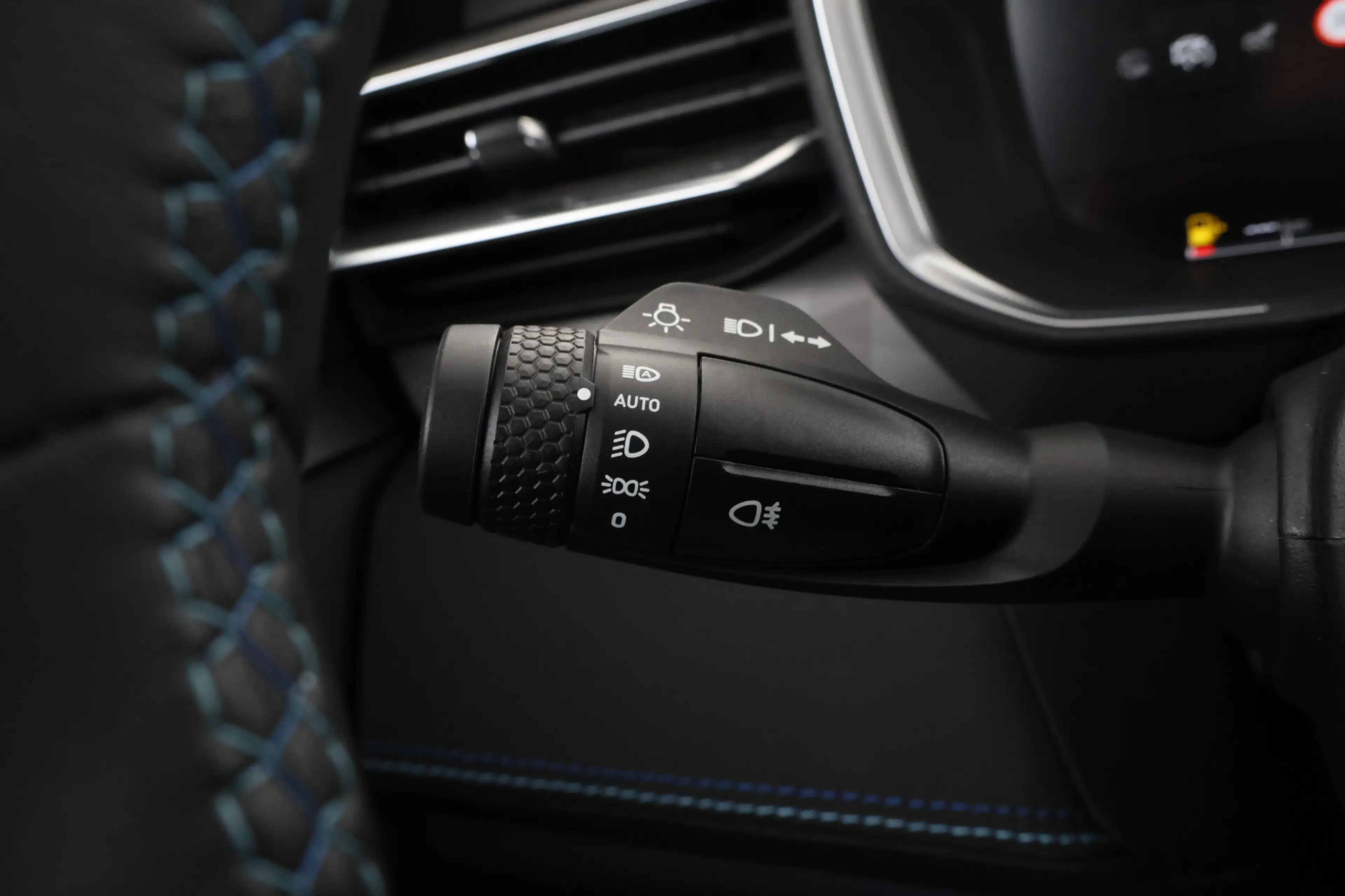 Lynk & Co 01 1.5 Panorama, Apple carplay, Zwarte hemel! — photo 24