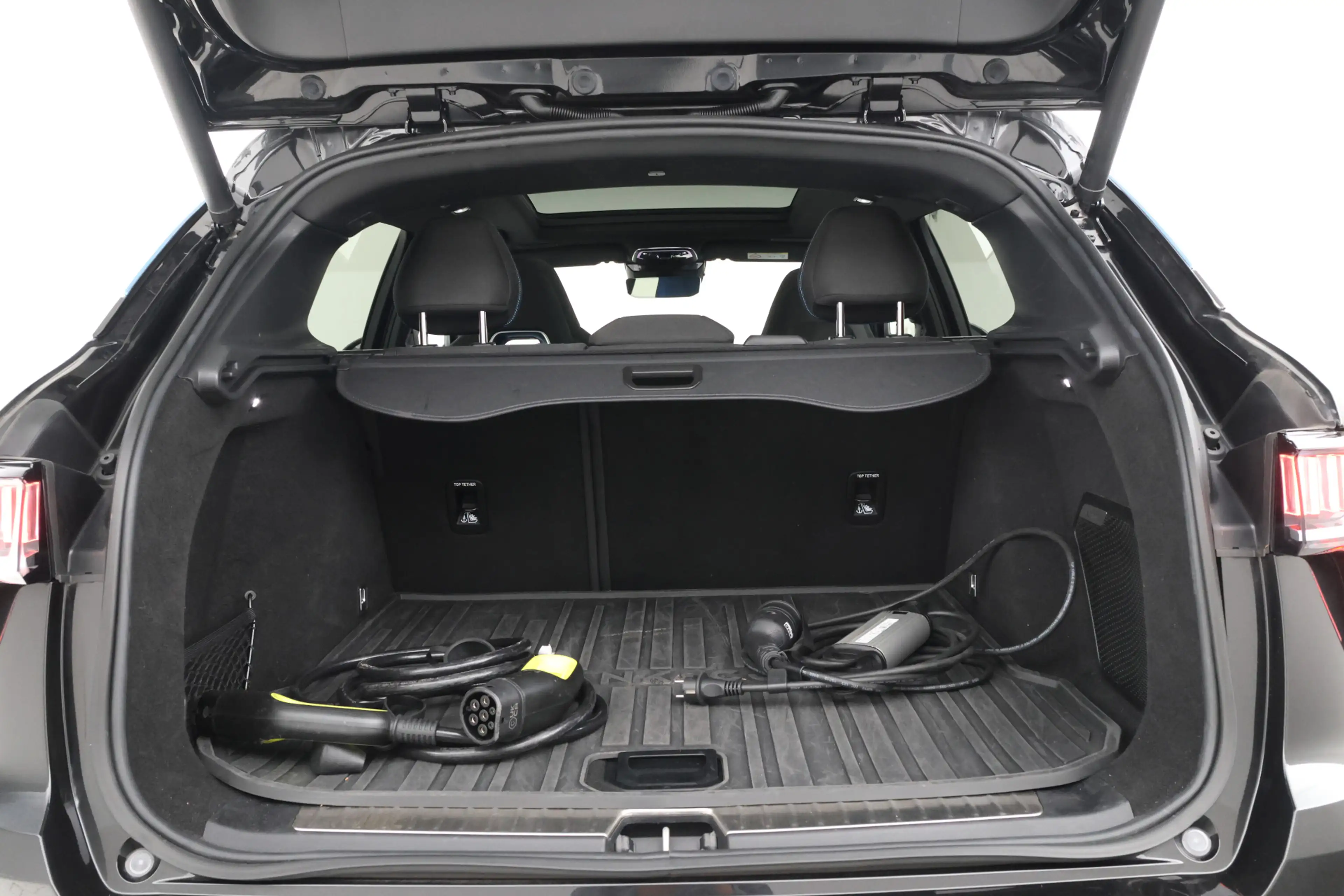 Lynk & Co 01 1.5 Panorama, Apple carplay, Zwarte hemel! — photo 11