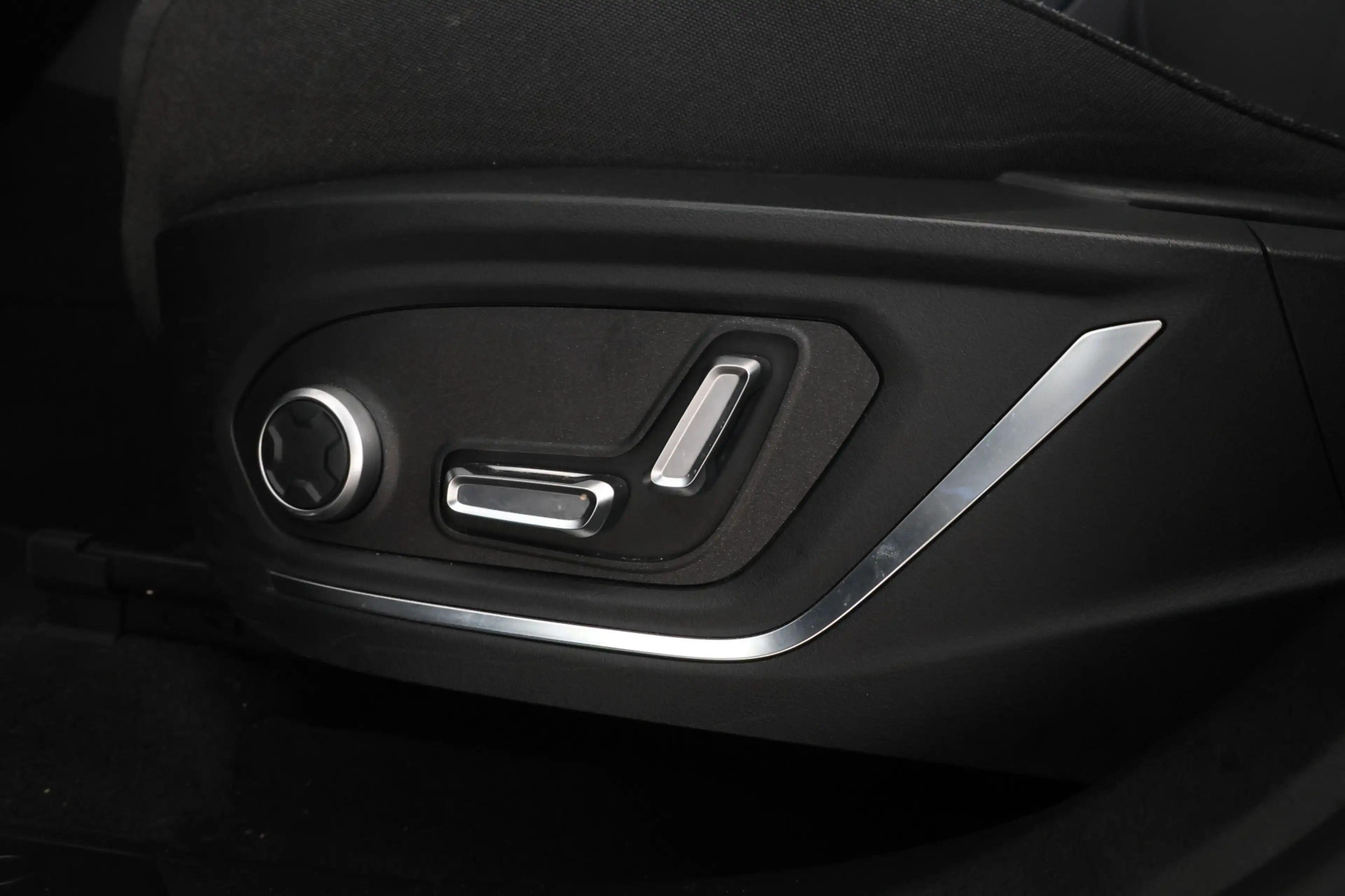Lynk & Co 01 1.5 Panorama, Apple carplay, Zwarte hemel! — photo 17