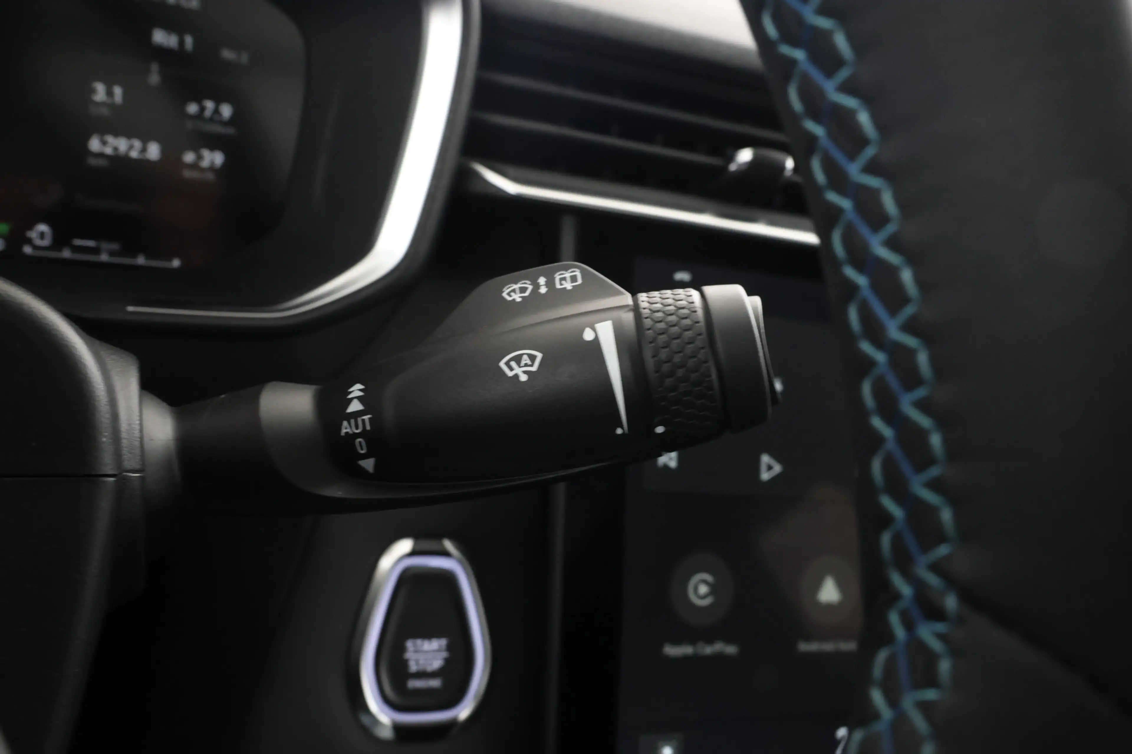 Lynk & Co 01 1.5 Panorama, Apple carplay, Zwarte hemel! — photo 25