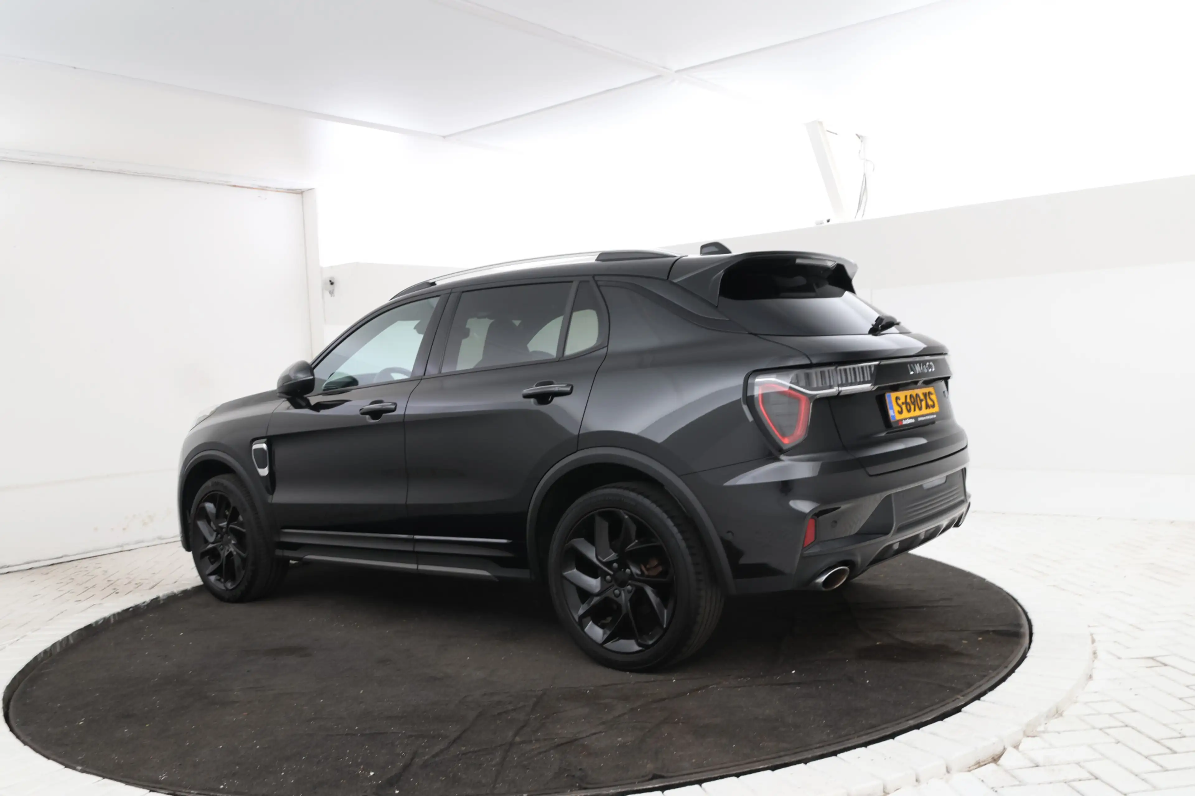 Lynk & Co 01 1.5 Panorama, Apple carplay, Zwarte hemel! — photo 2