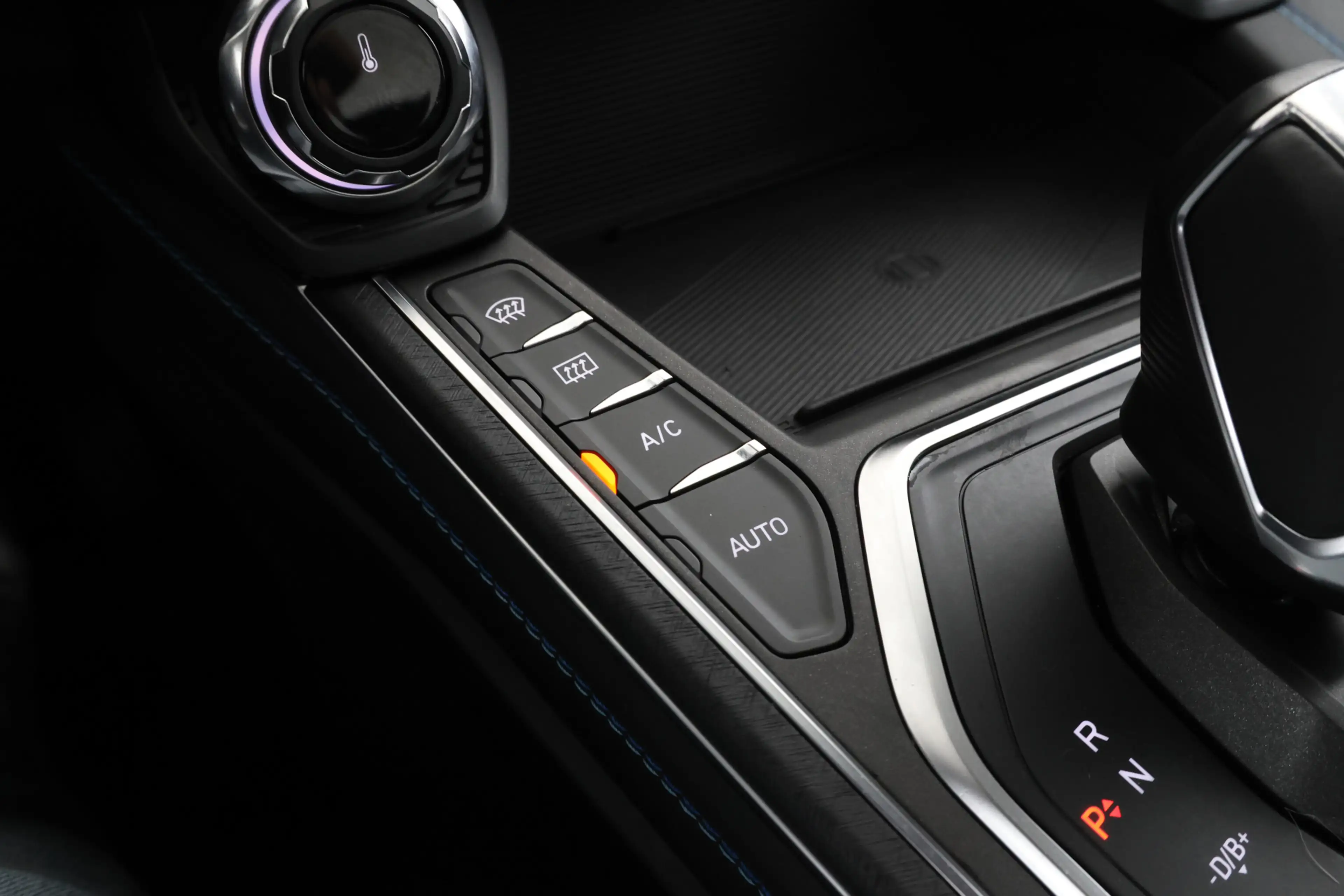 Lynk & Co 01 1.5 Panorama, Apple carplay, Zwarte hemel! — photo 34