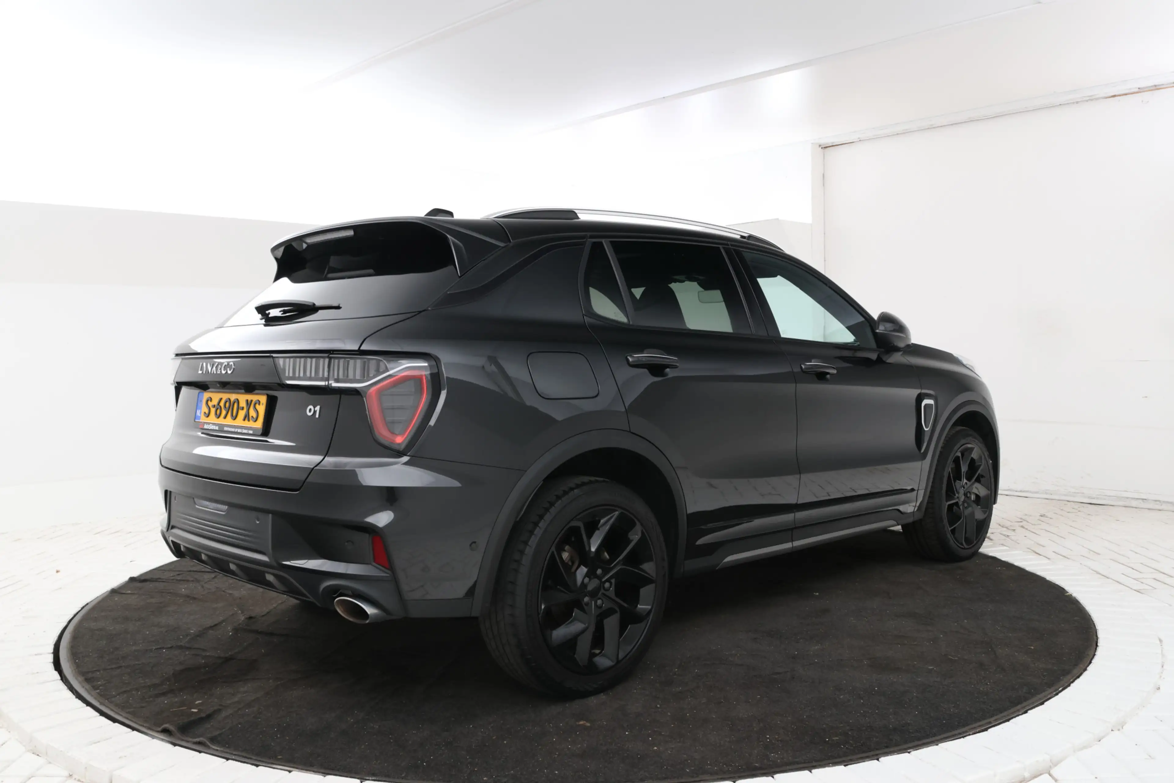 Lynk & Co 01 1.5 Panorama, Apple carplay, Zwarte hemel! — photo 3