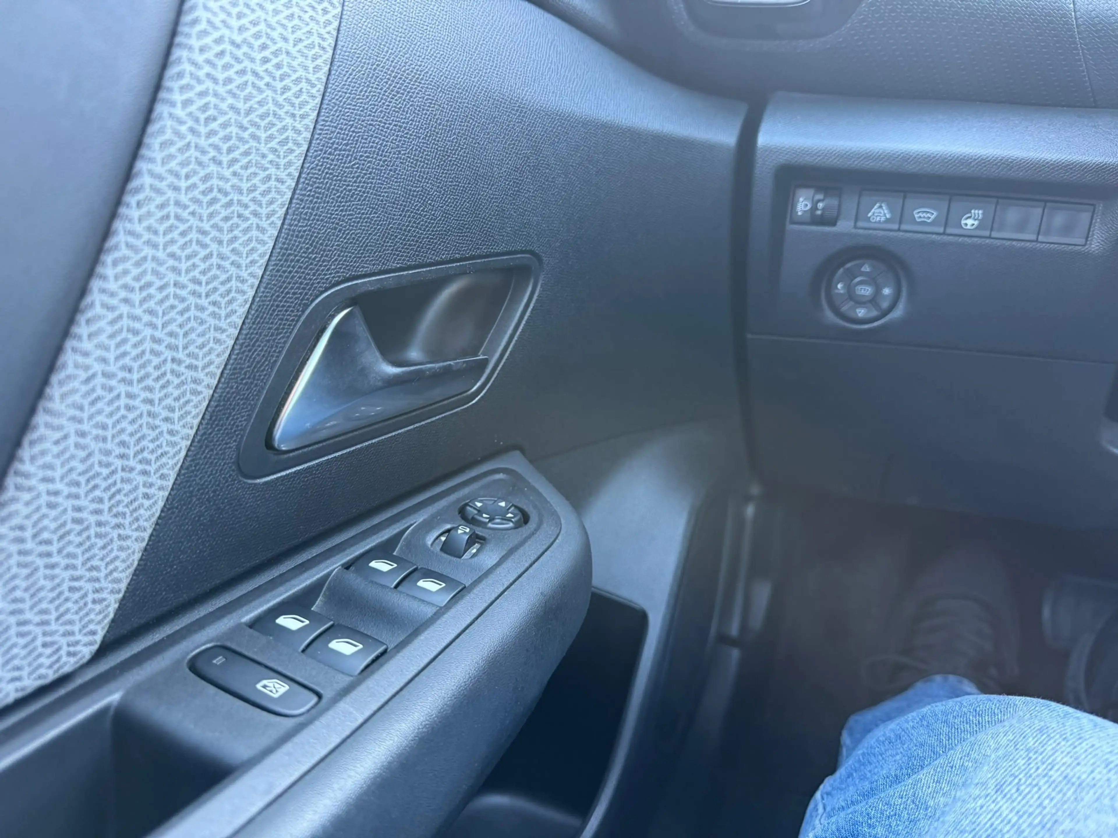 Citroen C4 1.2 PureTech Shine, Automaat, Panodak, Navi, Camer — photo 21