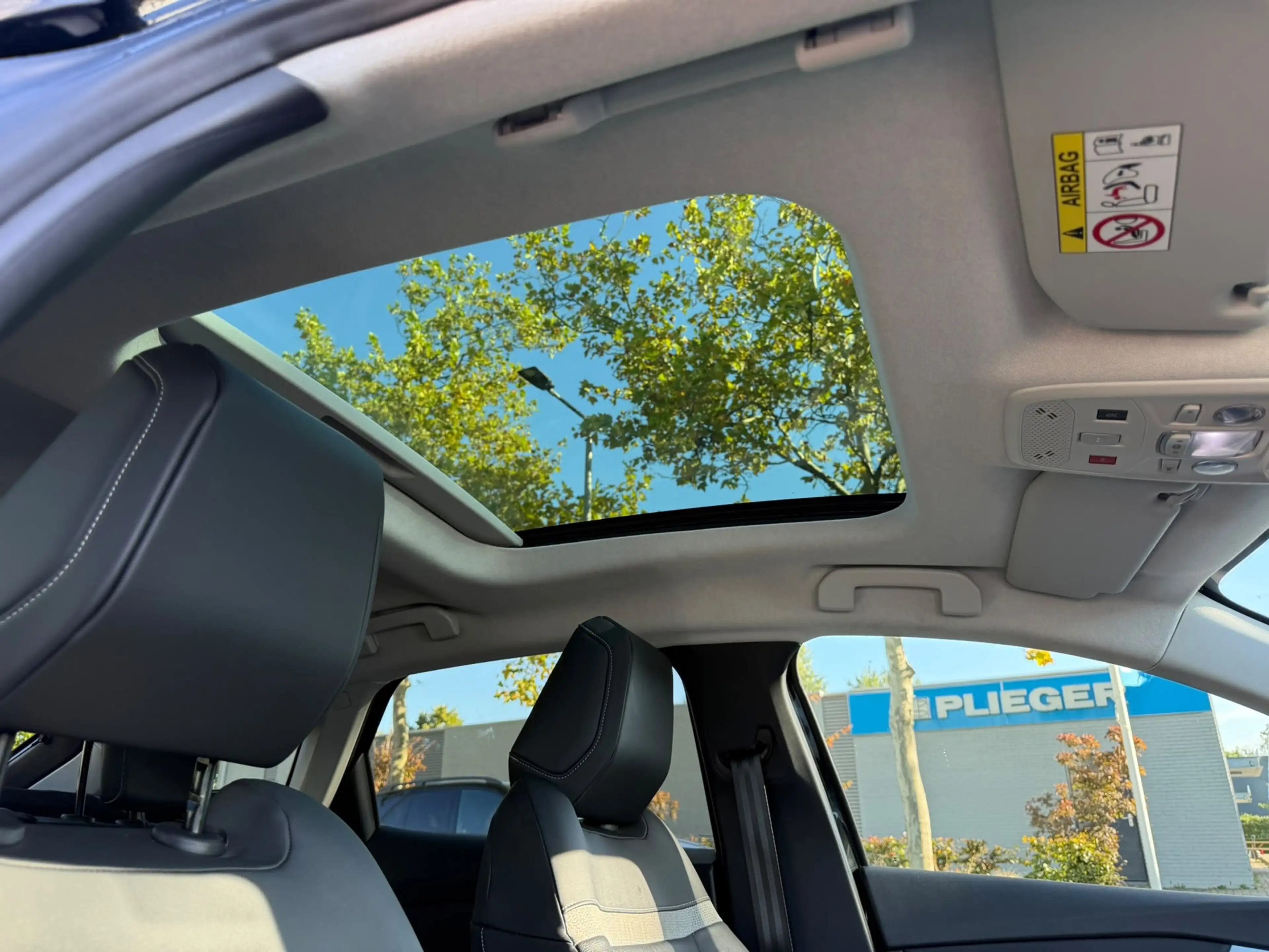Citroen C4 1.2 PureTech Shine, Automaat, Panodak, Navi, Camer — photo 19