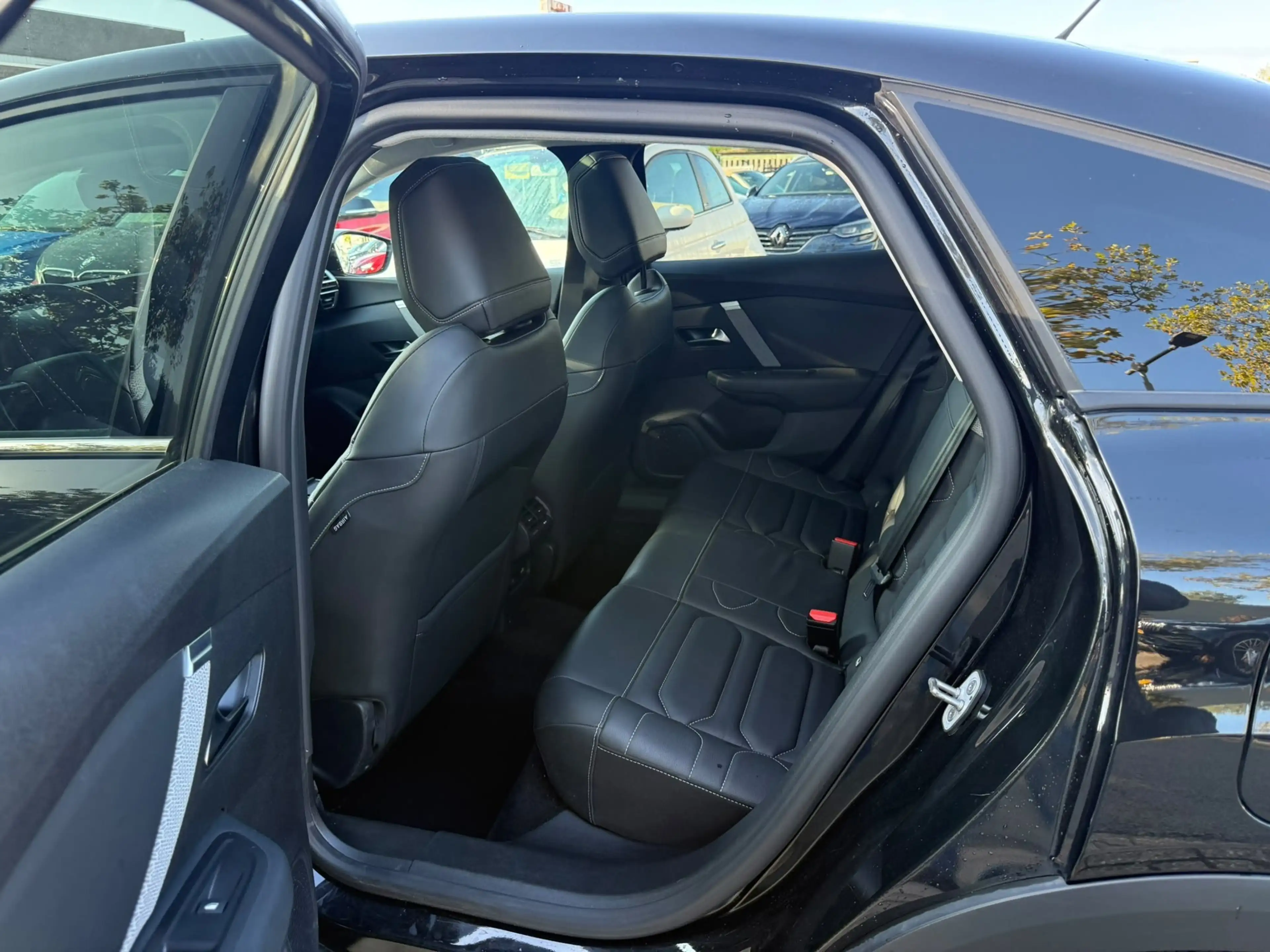 Citroen C4 1.2 PureTech Shine, Automaat, Panodak, Navi, Camer — photo 11