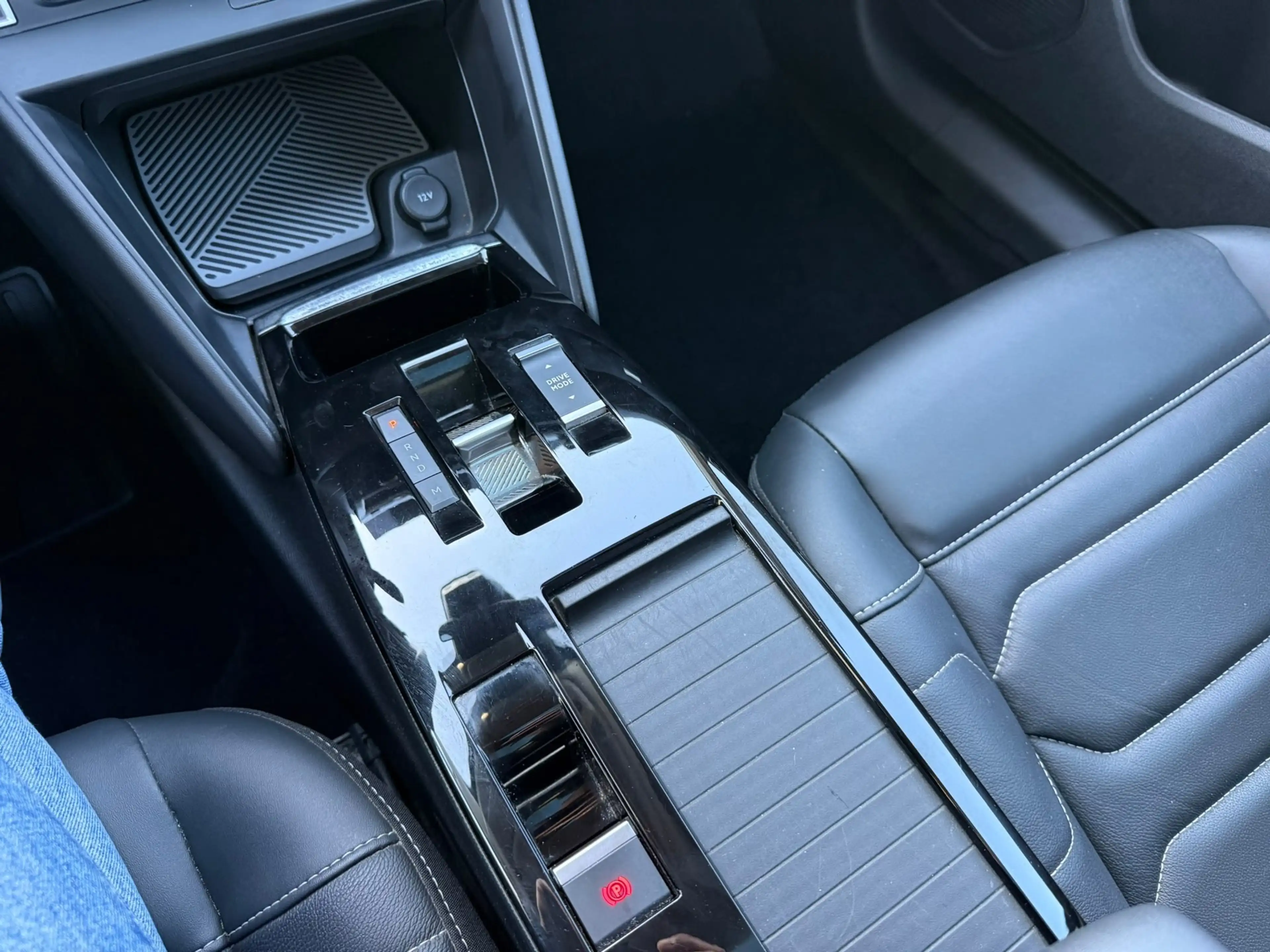 Citroen C4 1.2 PureTech Shine, Automaat, Panodak, Navi, Camer — photo 14
