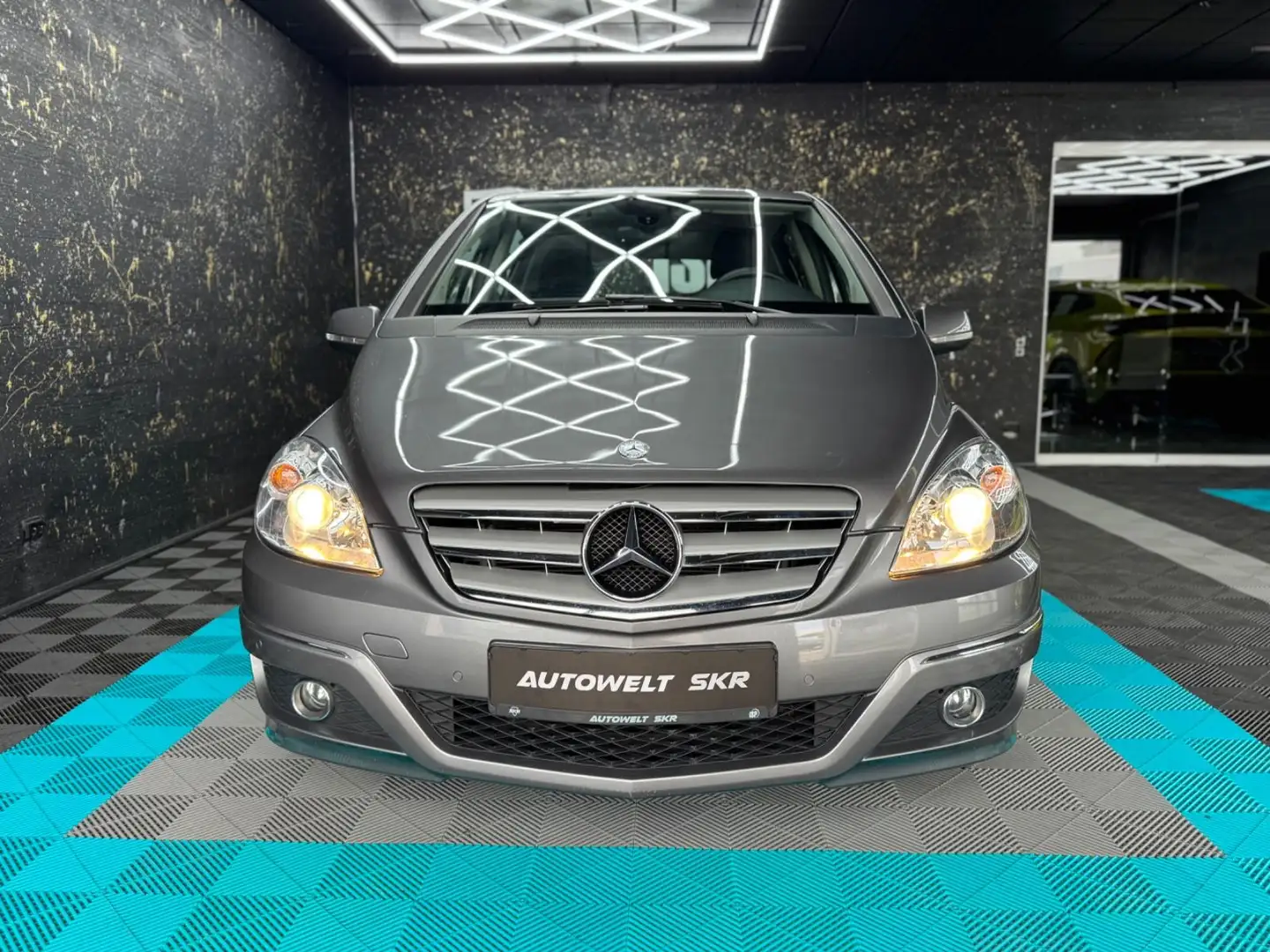 Mercedes-Benz B 200 B -Klasse PDC V/H /NAV/AC Gris - 2