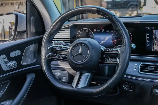 Mercedes-Benz GLS view 25