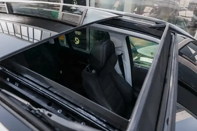 Mercedes-Benz GLS view 12