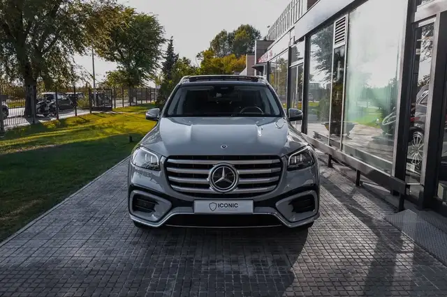 Mercedes-Benz GLS view 3