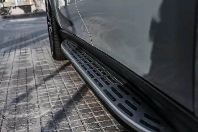 Mercedes-Benz GLS view 11