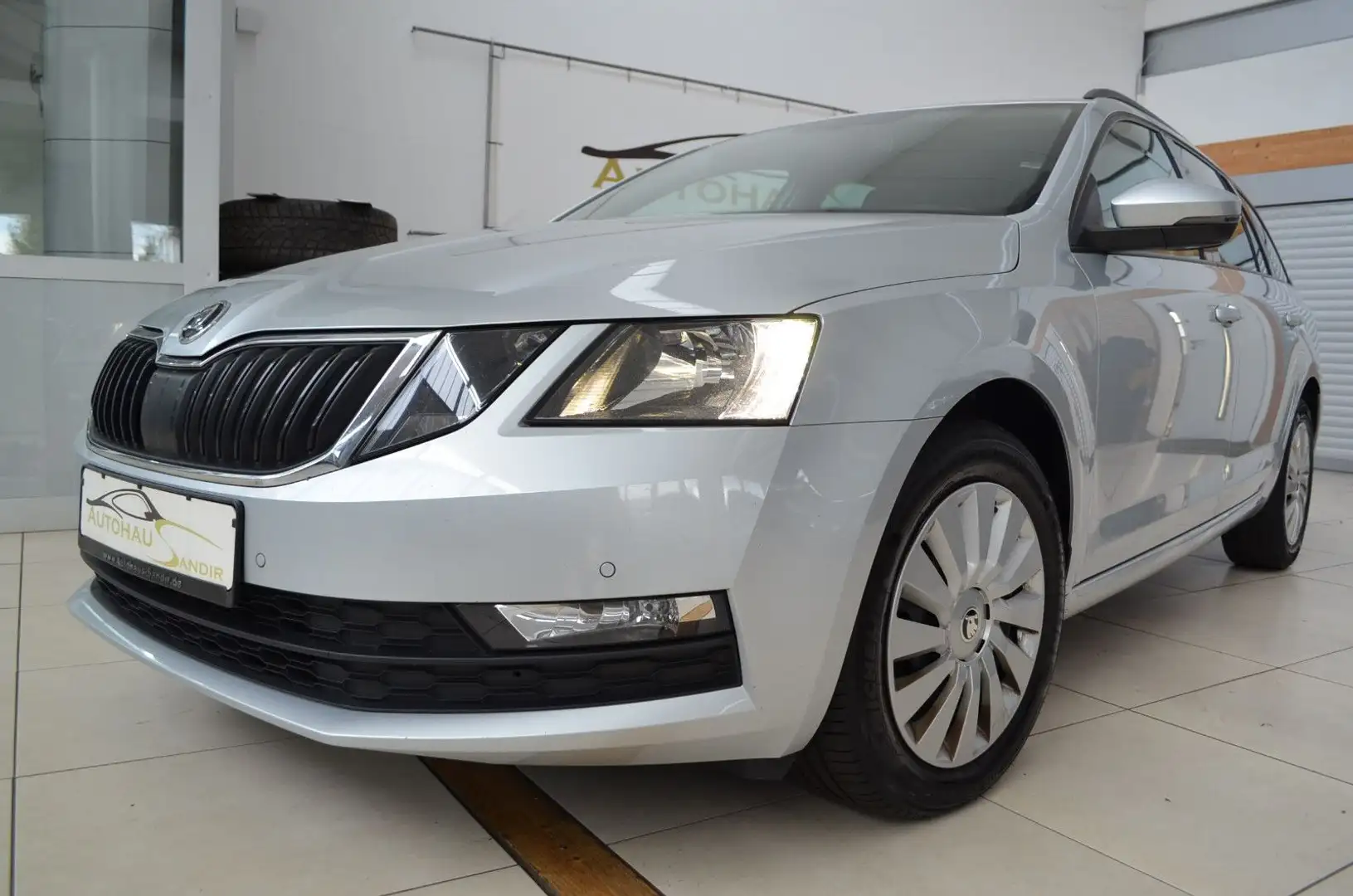 Skoda Octavia 2.0 TDI DSG ~ Navi ~ LED ~ ACC ~ AHK ~ Silber - 1