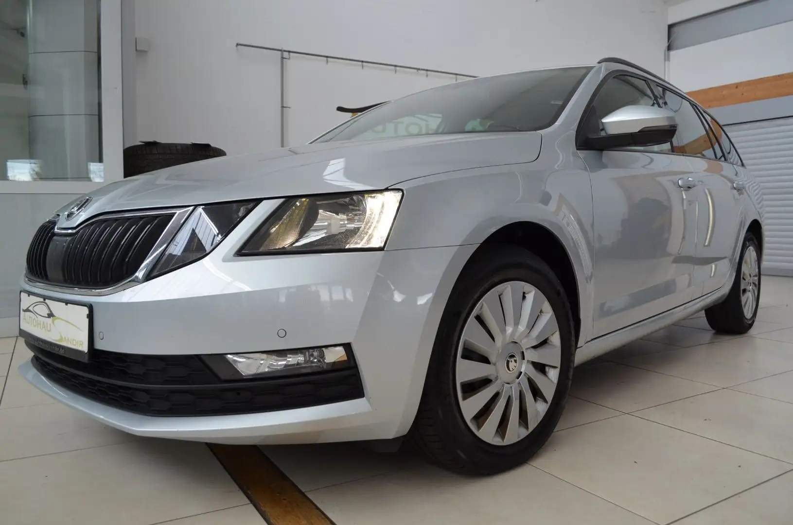 Skoda Octavia 2.0 TDI DSG ~ Navi ~ LED ~ ACC ~ AHK ~ Silber - 2