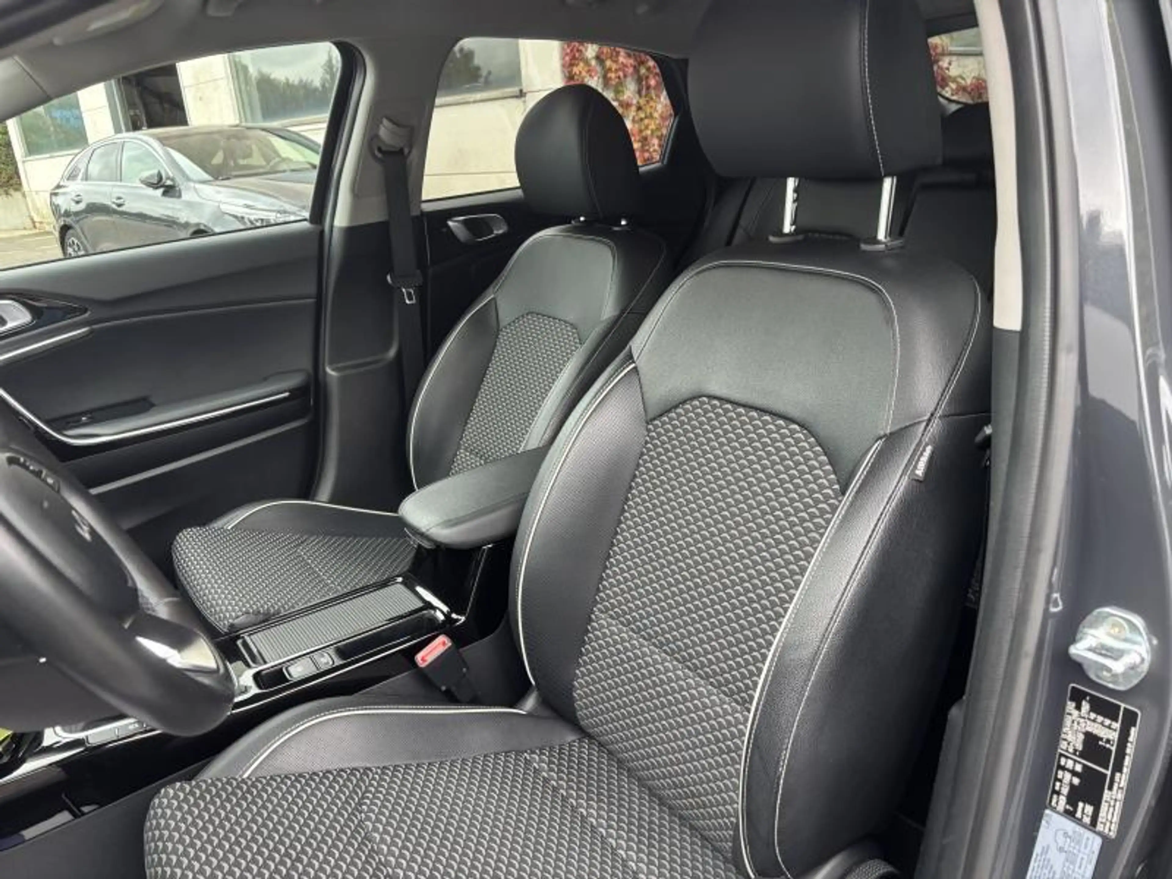 Kia XCeed Pulse — photo 11