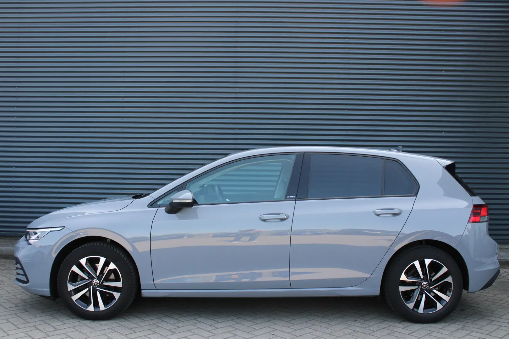Volkswagen Golf 1.5 eTSI Style Full-Led Navigatie Stuur-Stoelverwa Grijs - 2