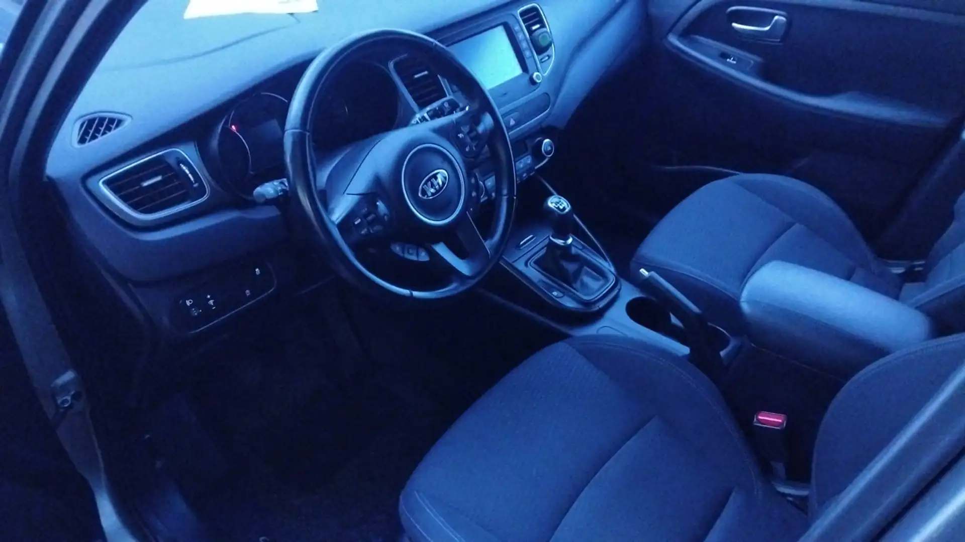 Kia Carens 1.6LS  7 places - 2