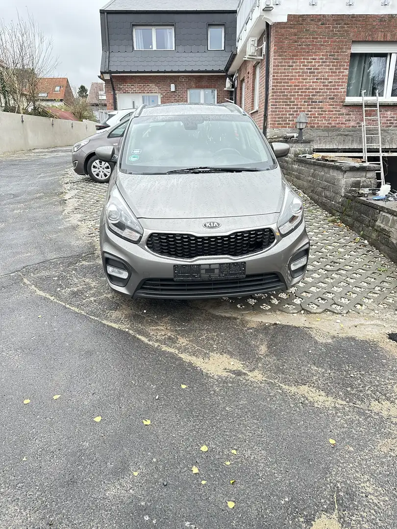 Kia Carens 1.6LS  7 places - 1