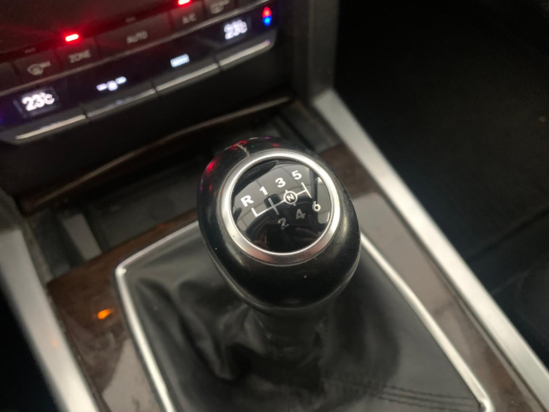 Mercedes-Benz E 200 T ILS-XENON/NAVIGATION/AHK/SITZHEIZUNG — photo 12