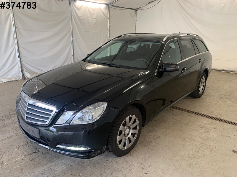 Mercedes-Benz E 200 T ILS-XENON/NAVIGATION/AHK/SITZHEIZUNG