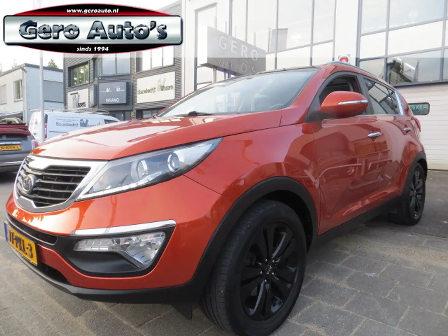 Kia Sportage 2.0 X-ecutive Plus Pack vol opties ,dak ,airco ecc Oranje - 1