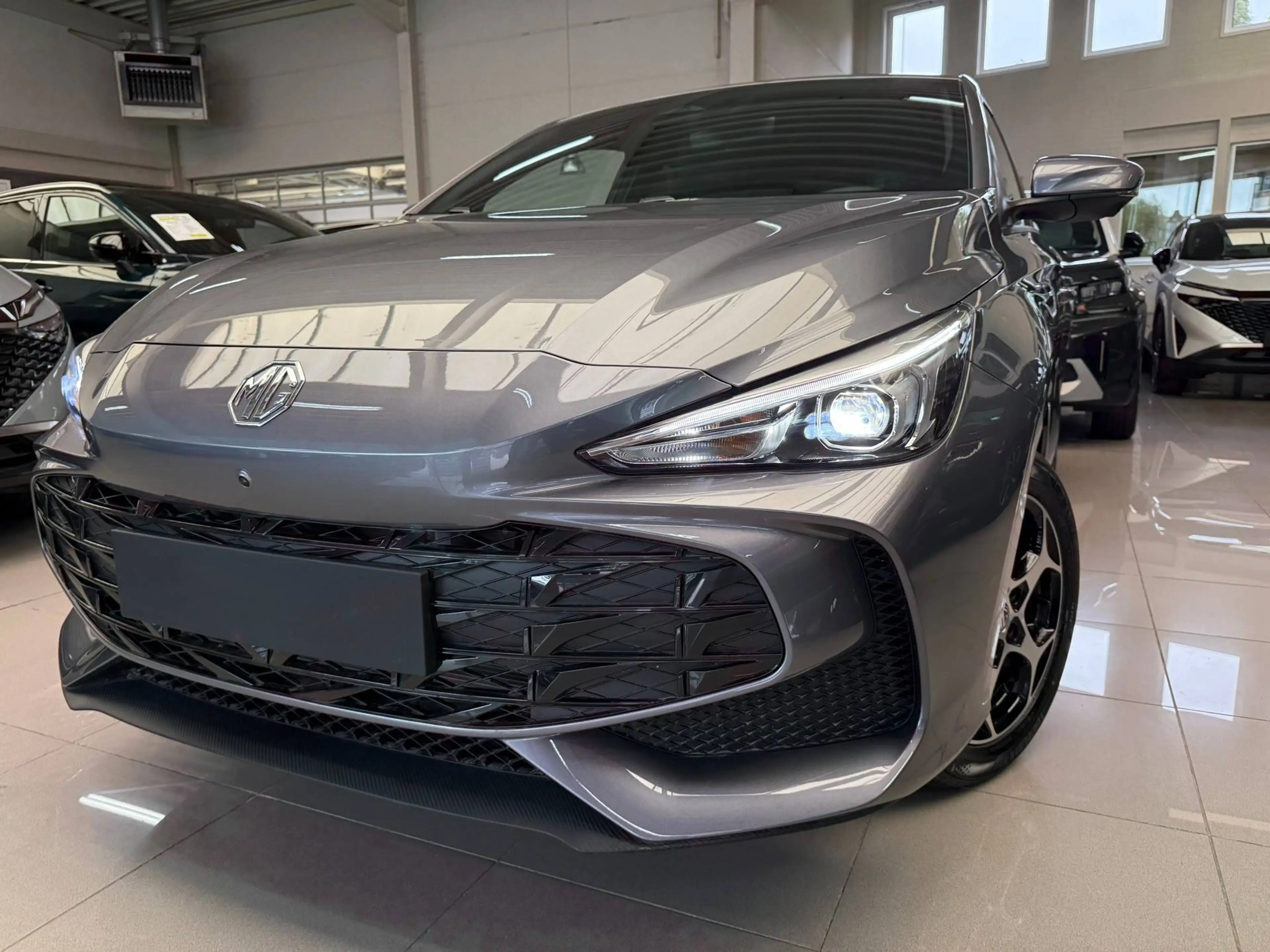 MG MG3 Hybrid+ AUTOMAAT LUXURY 194PK - NIEUW