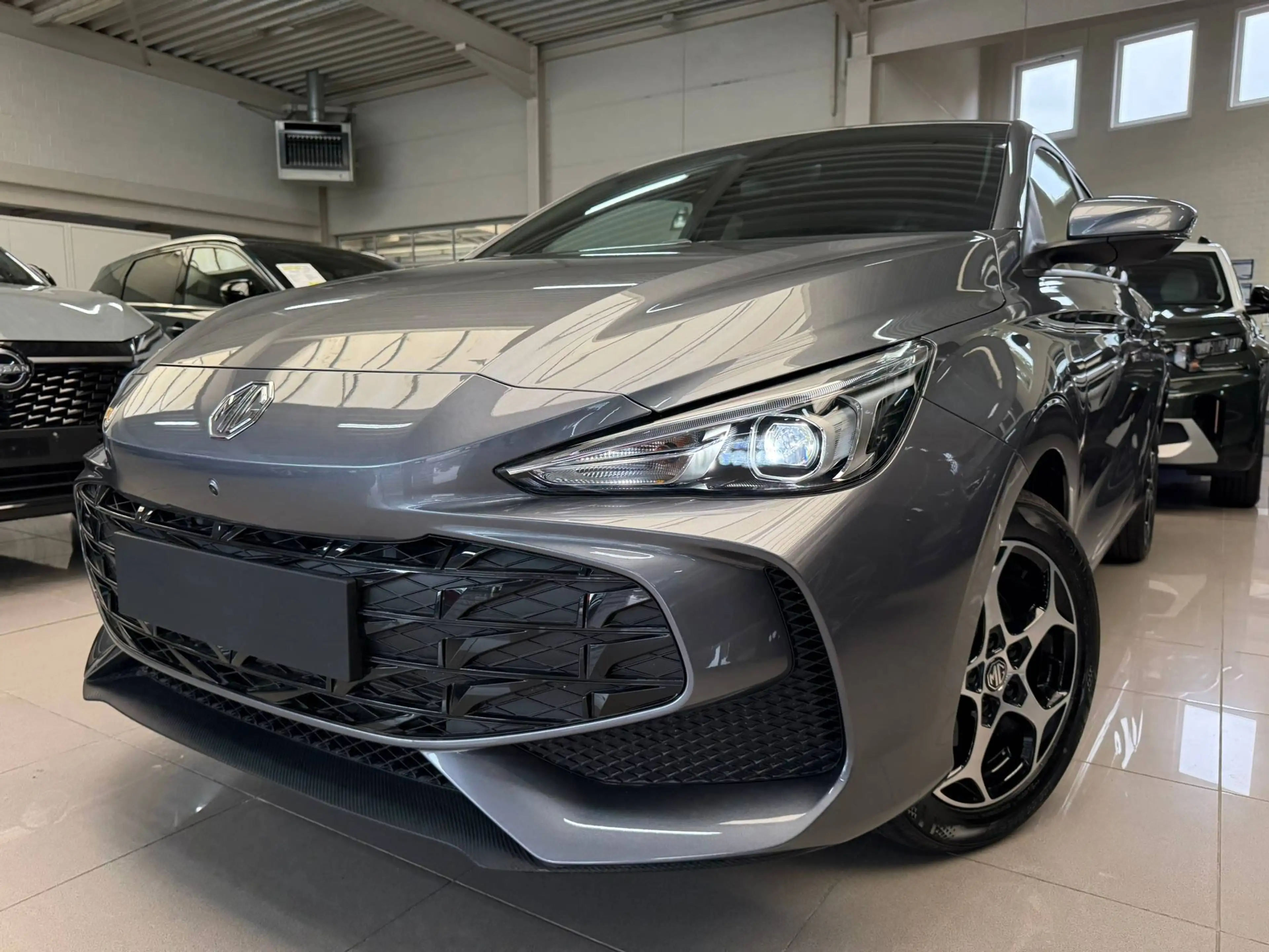MG MG3 Hybrid+ AUTOMAAT LUXURY 194PK - NIEUW — photo 2