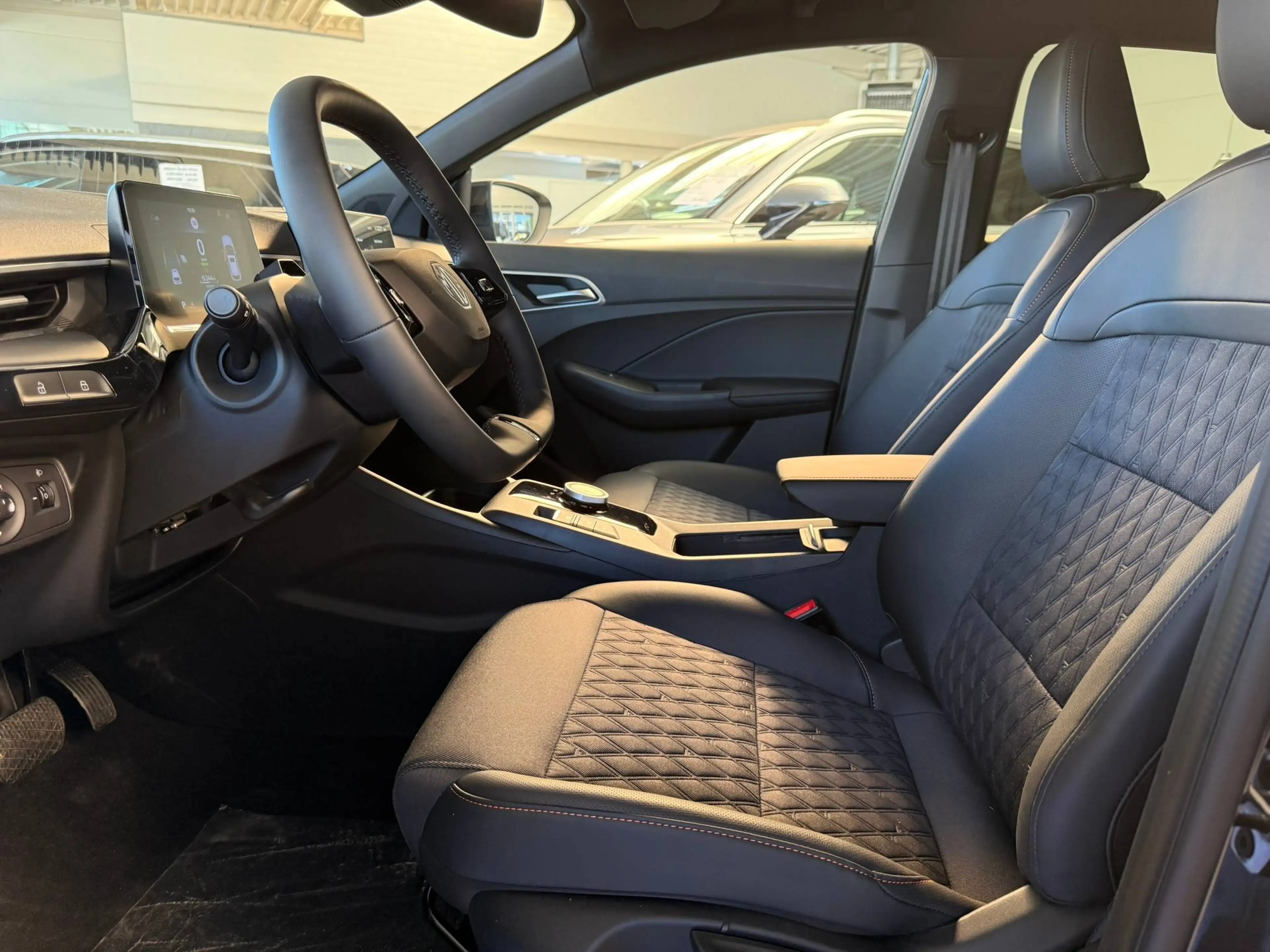 MG MG3 Hybrid+ AUTOMAAT LUXURY 194PK - NIEUW — photo 4