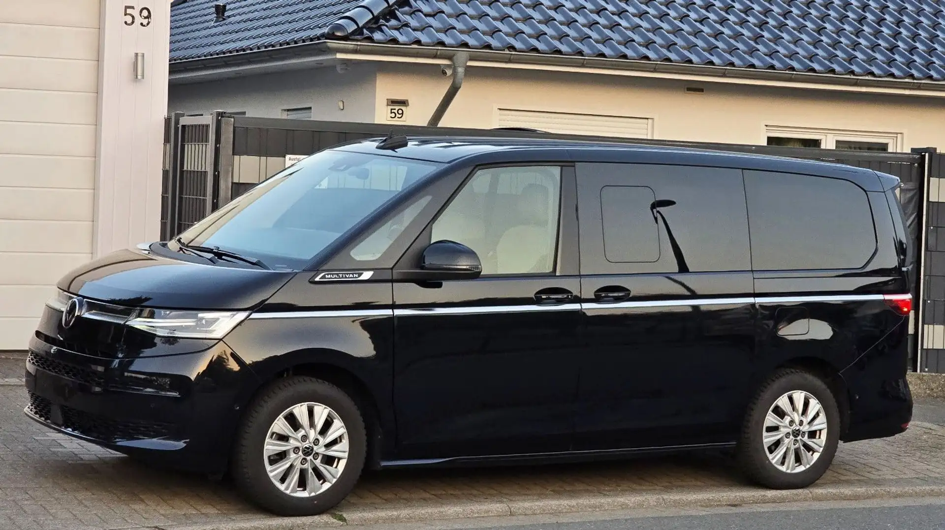 Volkswagen T7 Multivan Style Highline Lang IQ Matrix Webast Negro - 1
