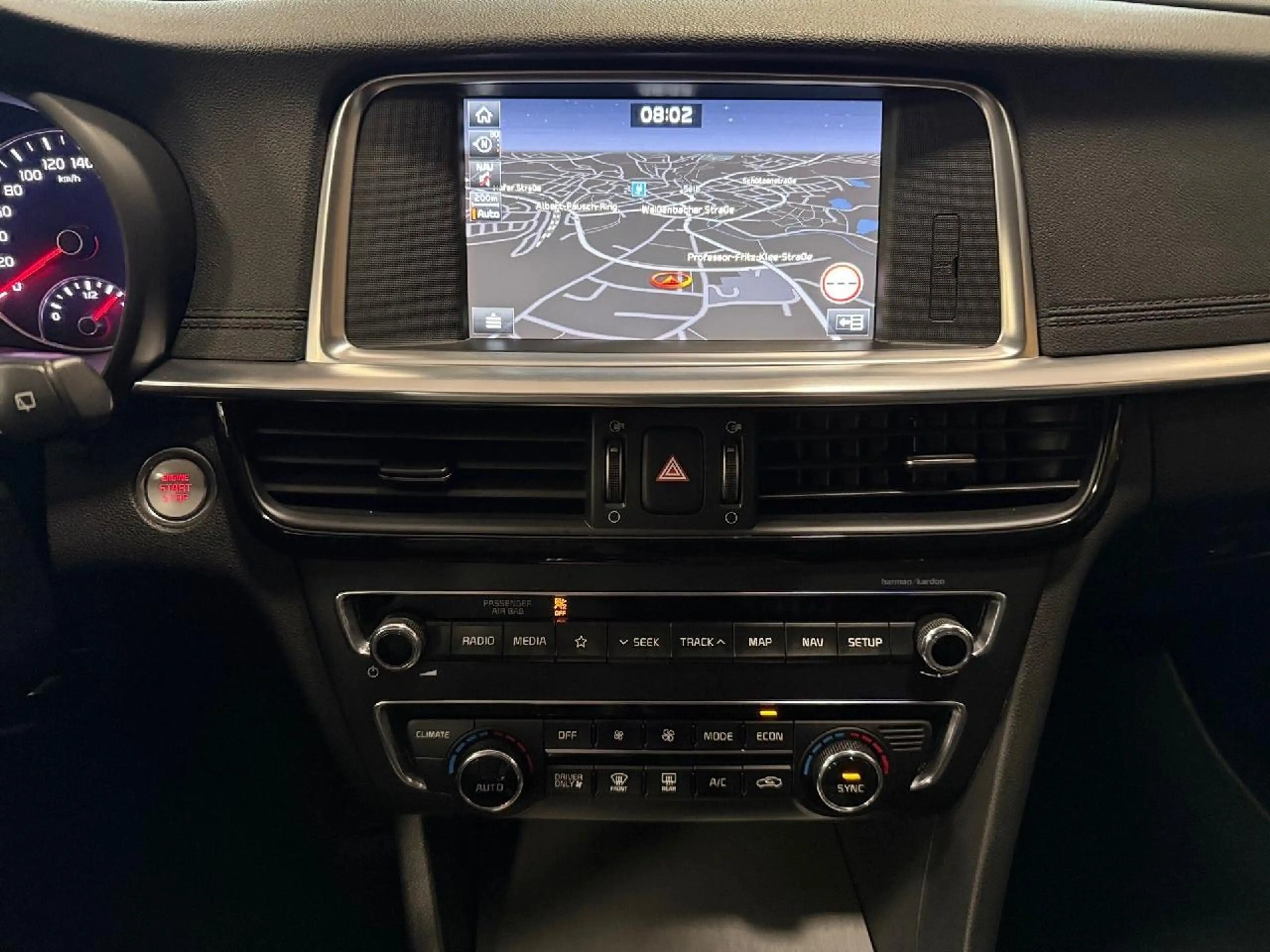 Kia Optima Spirit Plug-in Hybrid — photo 12