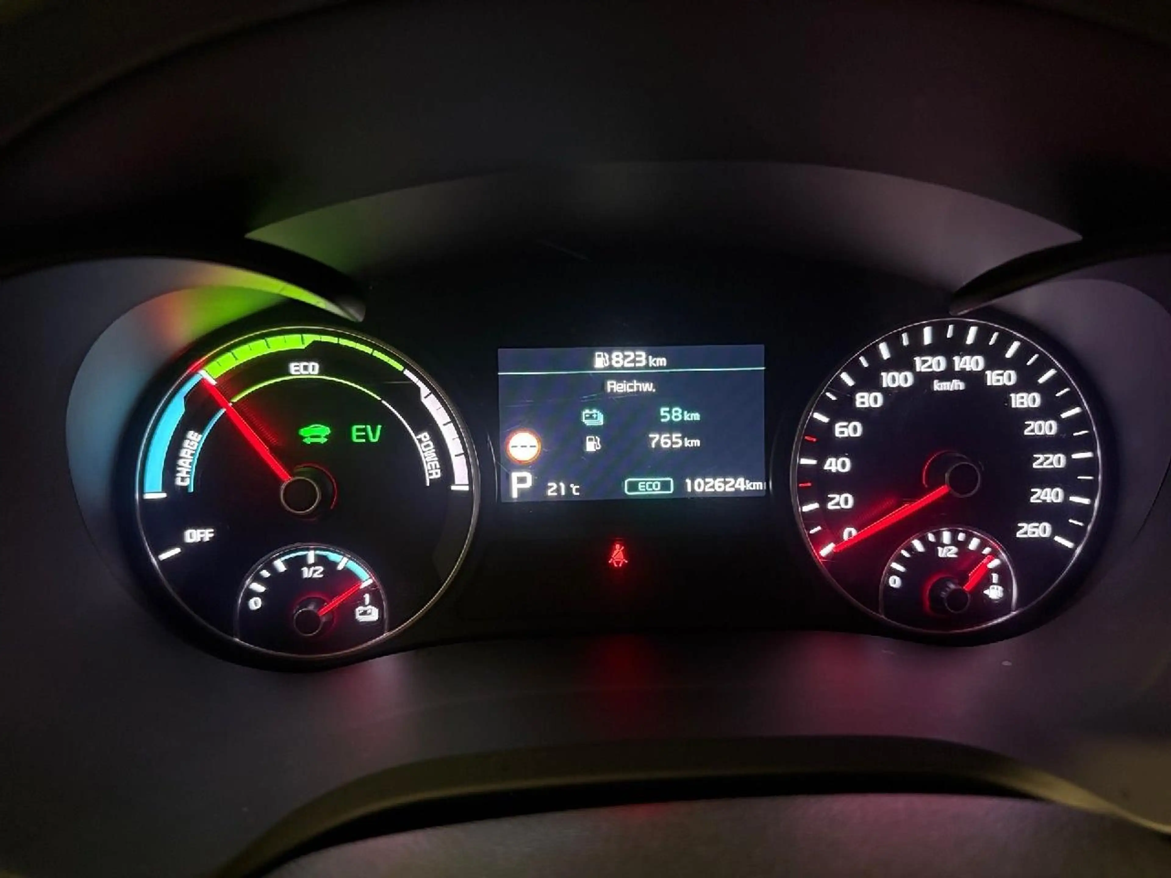 Kia Optima Spirit Plug-in Hybrid — photo 11