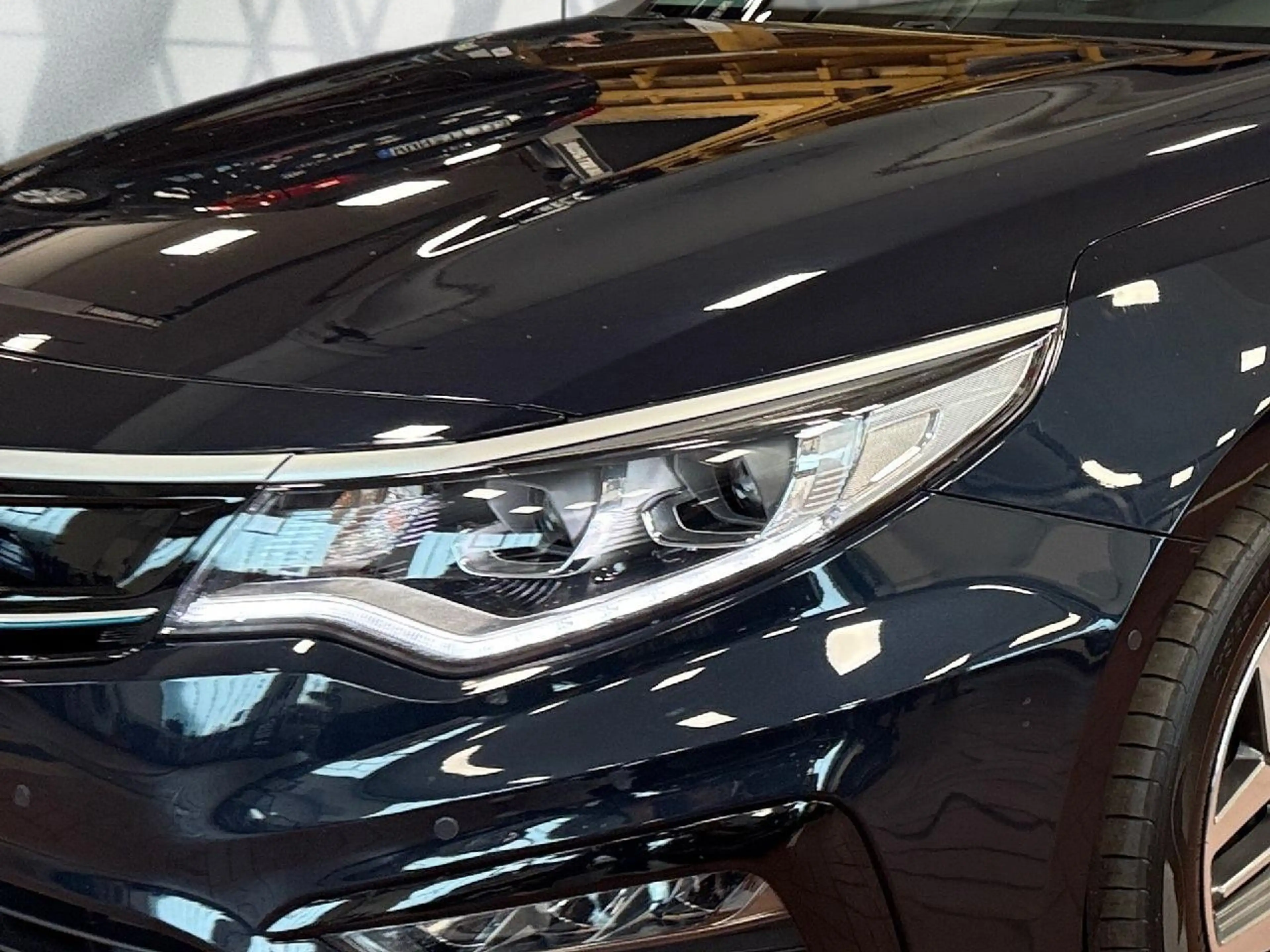 Kia Optima Spirit Plug-in Hybrid — photo 5