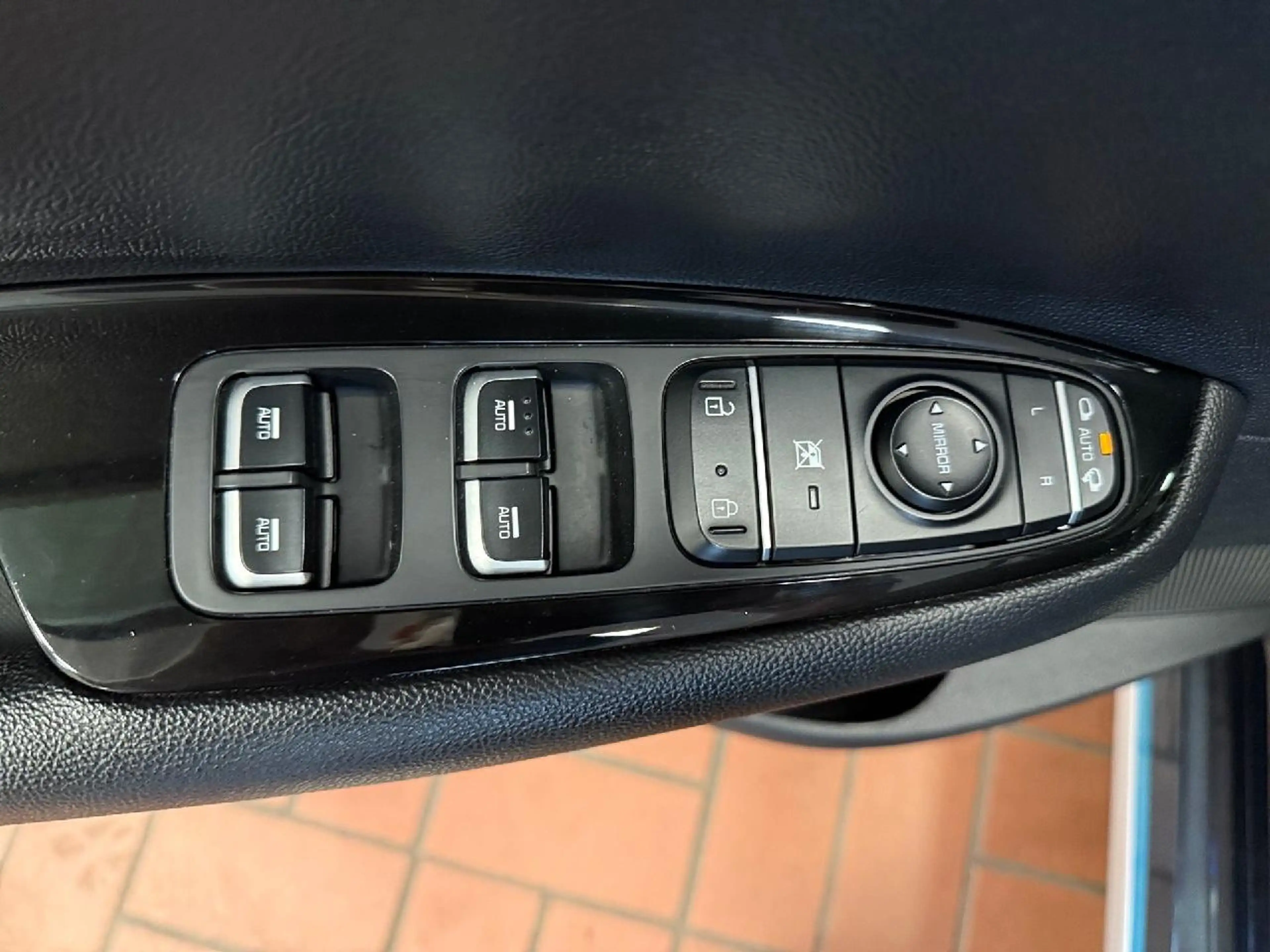 Kia Optima Spirit Plug-in Hybrid — photo 15